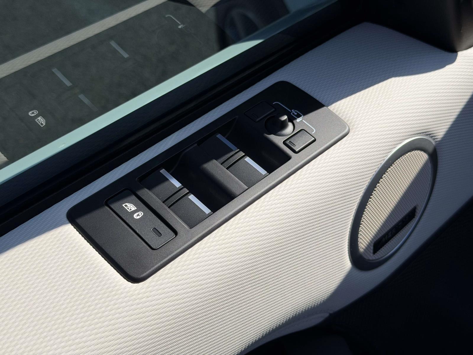 Used 2023 Land rover Discovery SUV