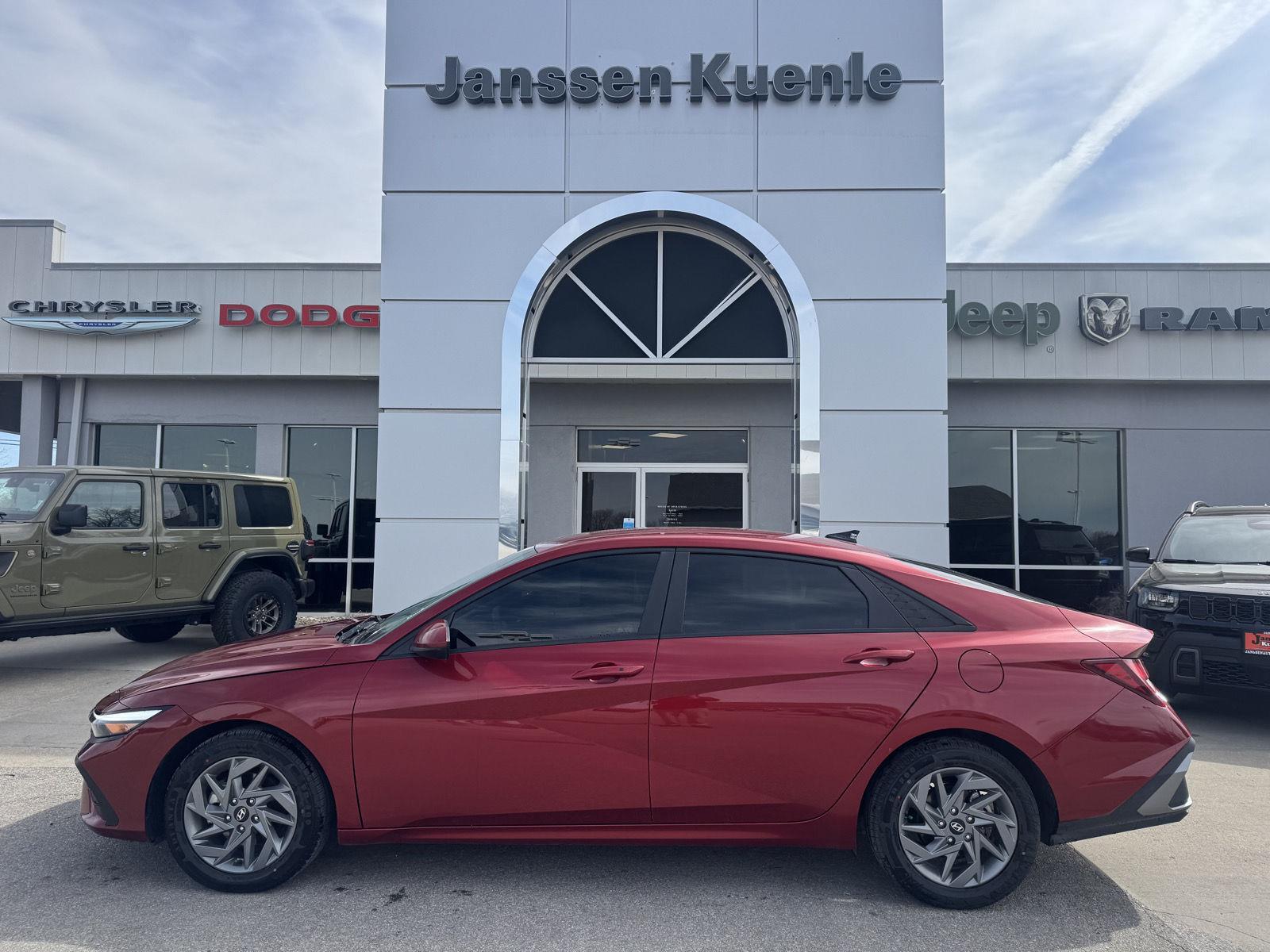 2024 Hyundai Elantra SEL FWD