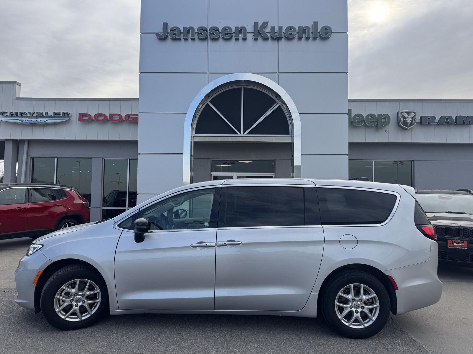 Silver Mist Clearcoat 2024 Chrysler Pacifica Touring L FWD Minivan Front-Wheel Drive 9-Speed Automatic