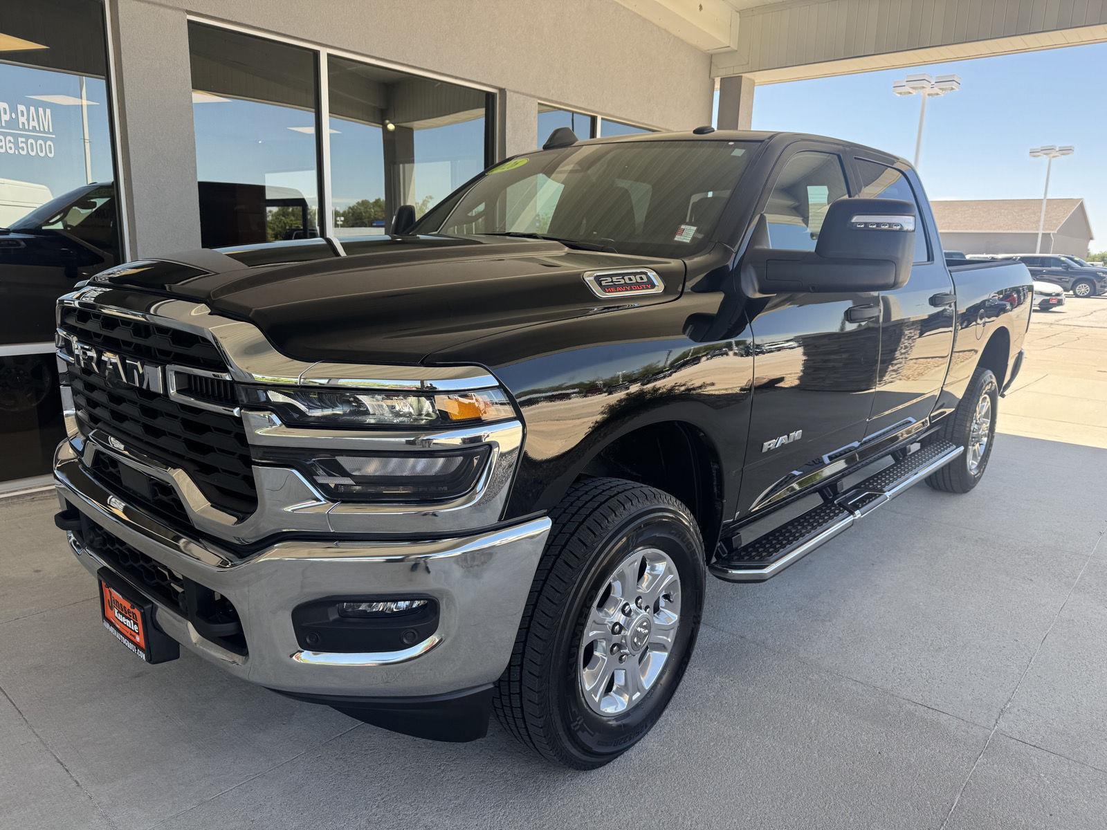 Diamond Black Crystal Pearlcoat 2026 RAM 2500 Big Horn Crew Cab 4WD Pickup Truck Four-Wheel Drive 8-Speed Automatic