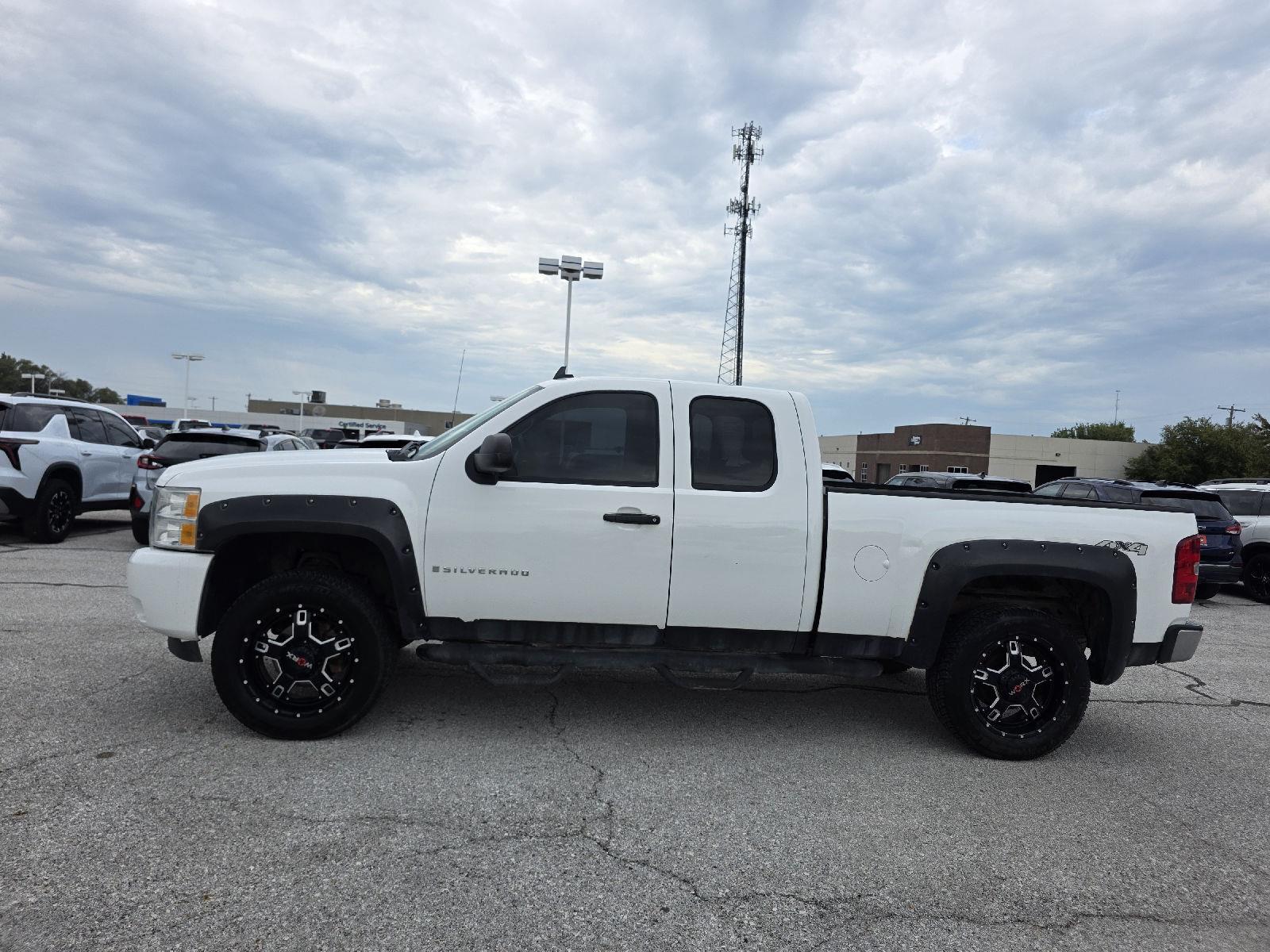 Summit White 2008 Chevrolet Silverado 1500 Pickup Truck 4-Speed Automatic