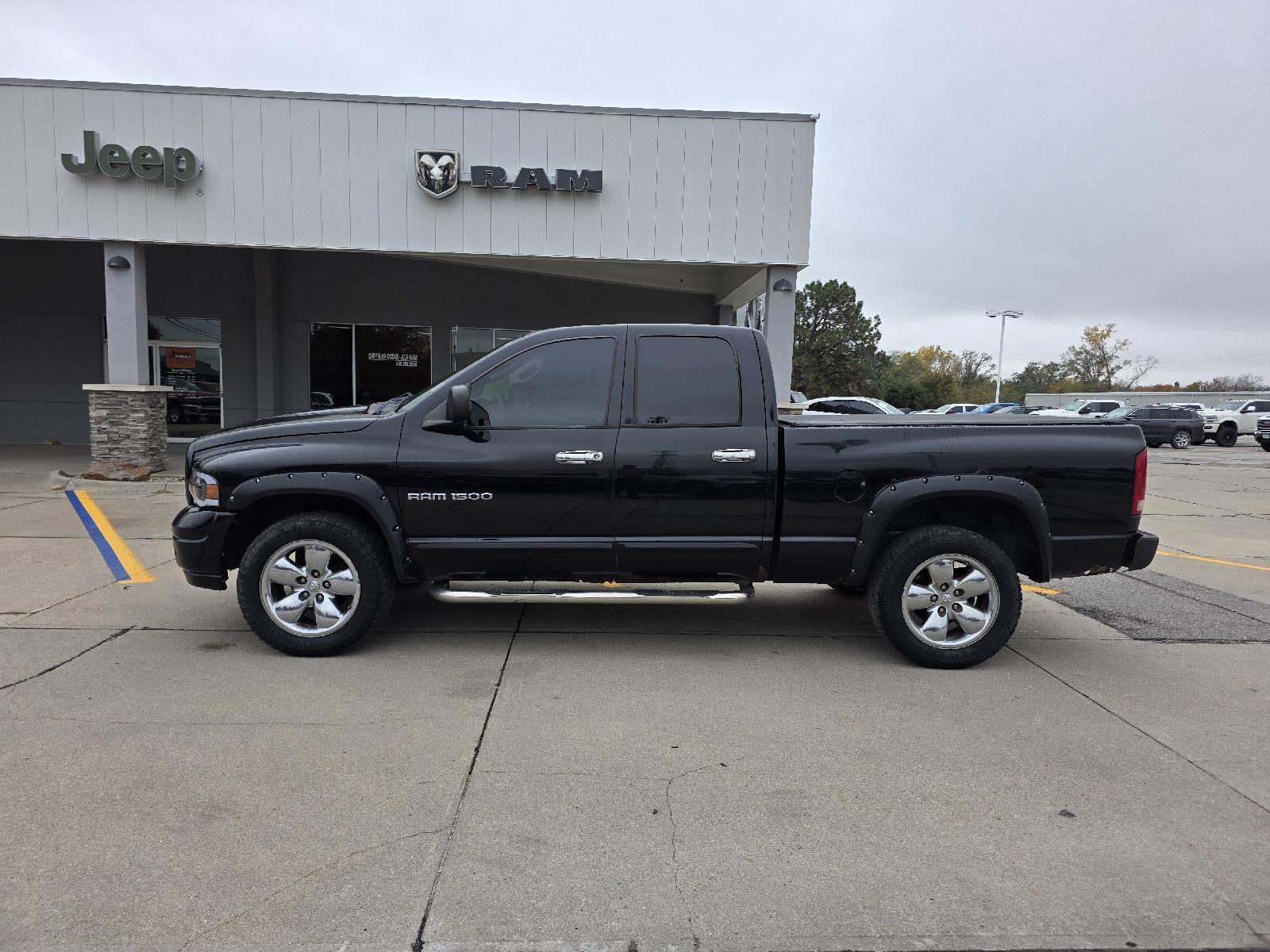 Black 2005 Dodge RAM 1500 Pickup Truck Four-Wheel Drive 5-Speed Automatic Overdrive