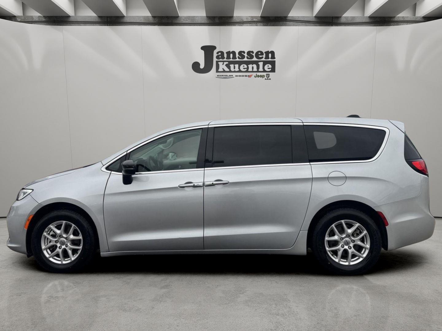 2024 Chrysler Pacifica Touring L FWD