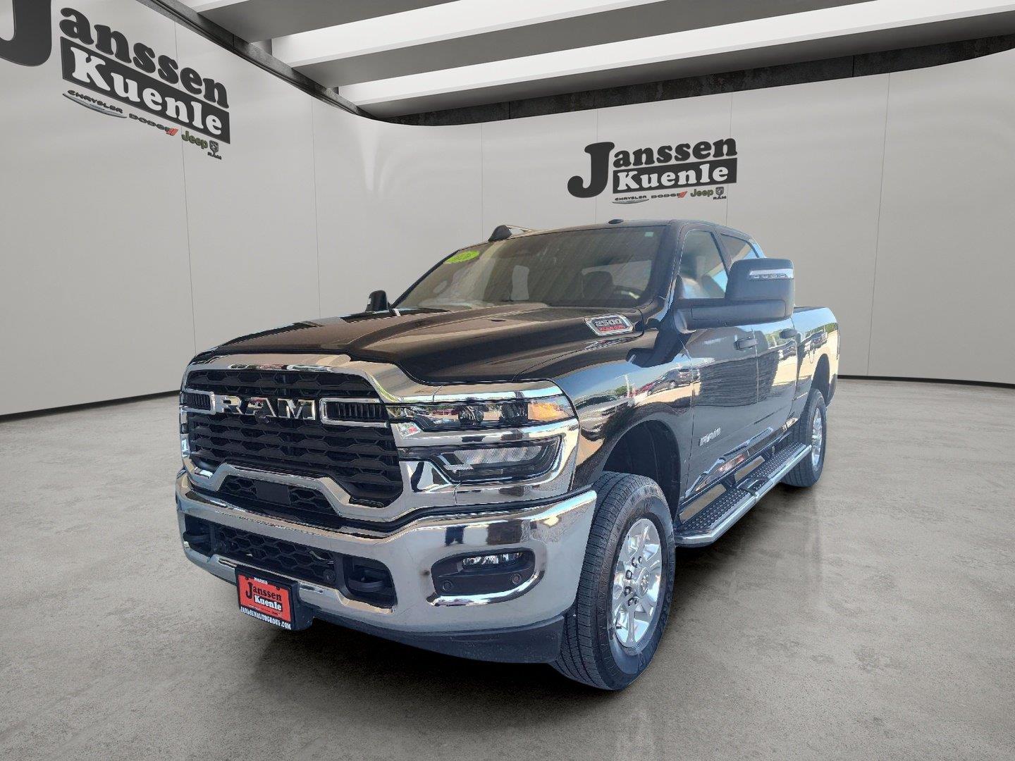 Diamond Black Crystal Pearlcoat 2026 RAM 2500 Pickup Truck Four-Wheel Drive 8-Speed Automatic