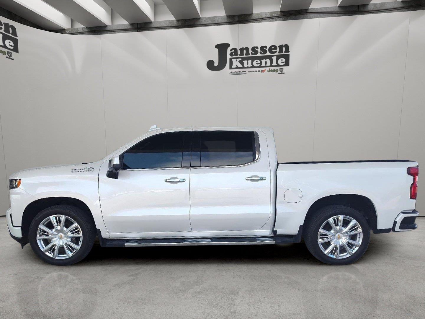 White (Iridescent Pearl Tricoat) 2019 Chevrolet Silverado 1500 Pickup Truck Four-Wheel Drive 8-Speed Automatic
