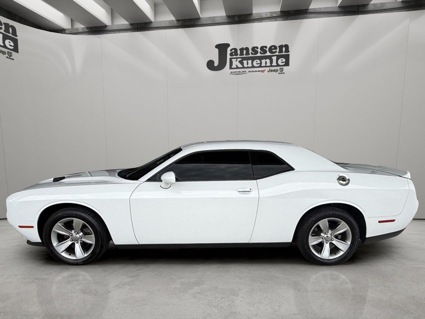 White Knuckle Clearcoat 2018 Dodge Challenger Coupe Rear-Wheel Drive 8-Speed Automatic