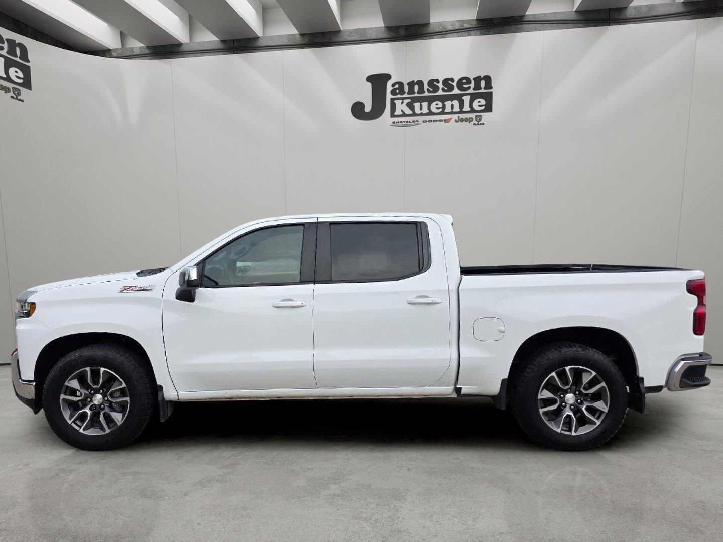 Summit White 2019 Chevrolet Silverado 1500 Pickup Truck Four-Wheel Drive 8-Speed Automatic