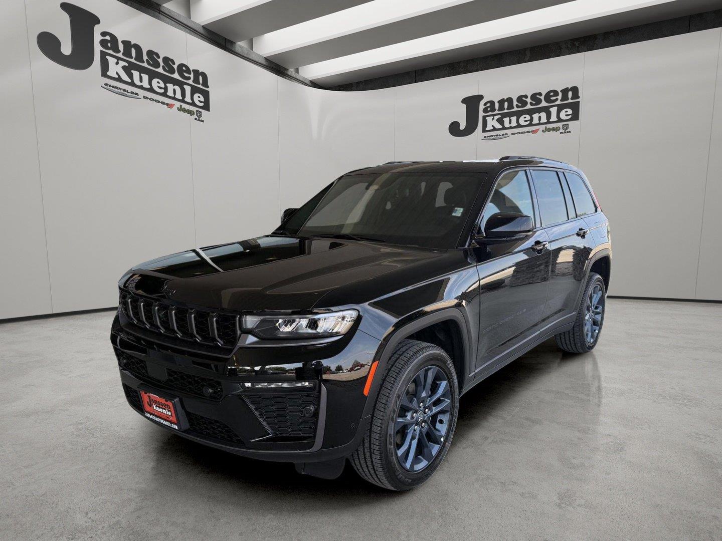 Diamond Black Crystal Pearlcoat 2026 Jeep Grand Cherokee SUV / Crossover Four-Wheel Drive 8-Speed Automatic