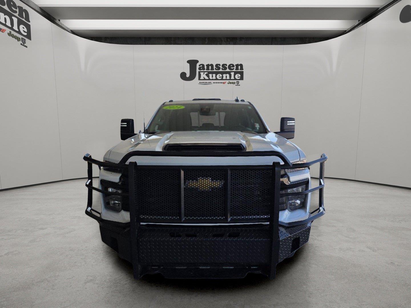 Summit White 2024 Chevrolet Silverado 3500HD Chassis Pickup Truck Four-Wheel Drive Automatic