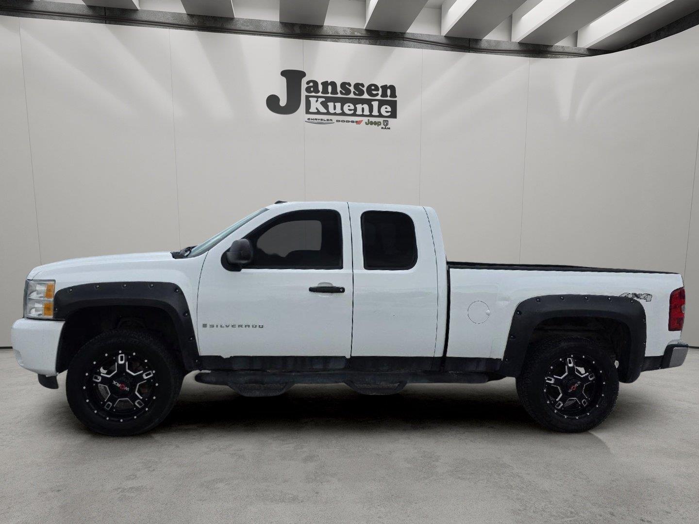 Summit White 2008 Chevrolet Silverado 1500 Pickup Truck 4-Speed Automatic