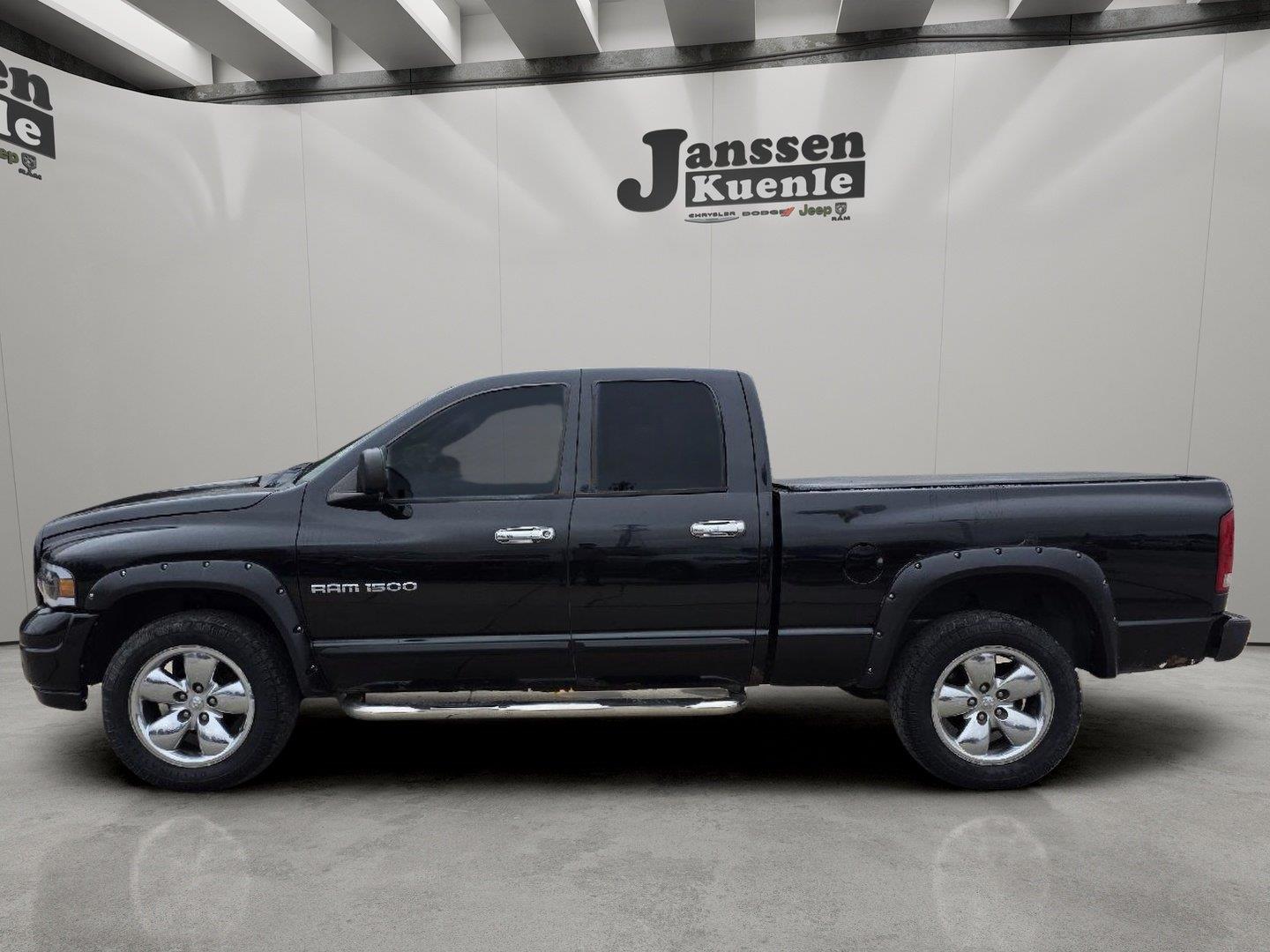 Black 2005 Dodge RAM 1500 Pickup Truck Four-Wheel Drive 5-Speed Automatic Overdrive