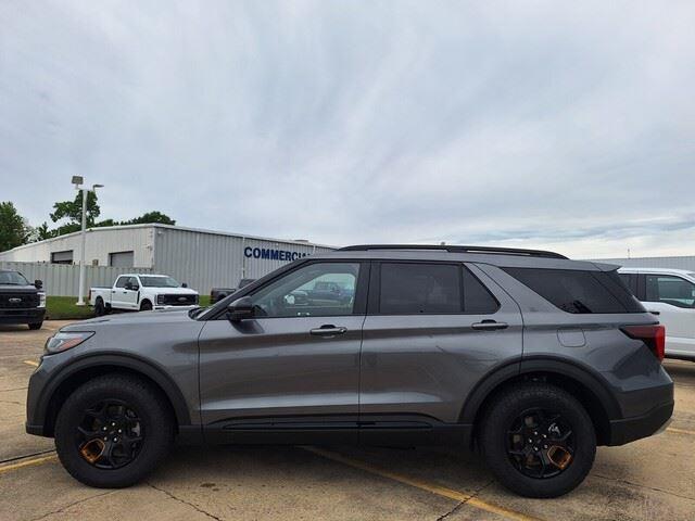 New 2026 Carbonized Gray Metallic Ford Tremor image 2