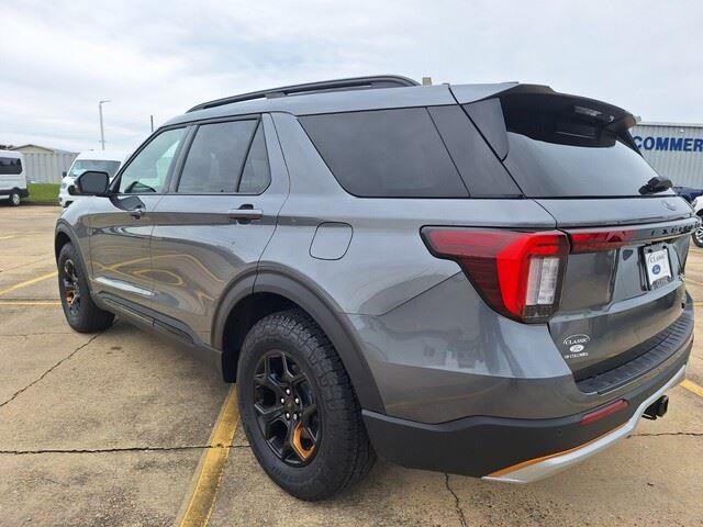 New 2026 Carbonized Gray Metallic Ford Tremor image 3