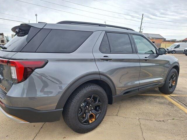 New 2026 Carbonized Gray Metallic Ford Tremor image 4
