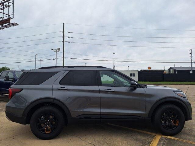 New 2026 Carbonized Gray Metallic Ford Tremor image 5