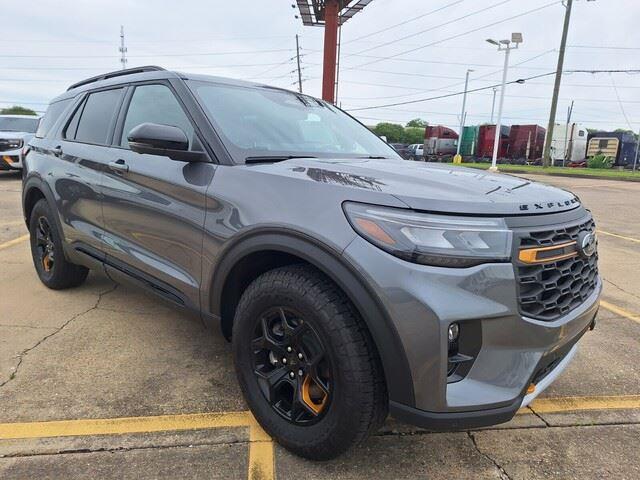 New 2026 Carbonized Gray Metallic Ford Tremor image 6