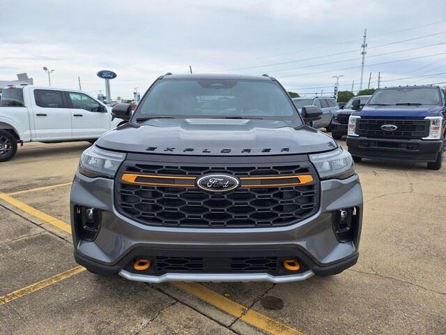 New 2026 Carbonized Gray Metallic Ford Tremor image 7