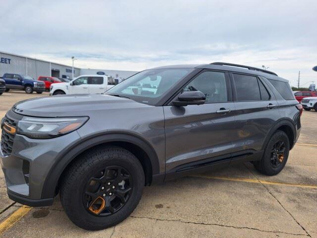 New 2026 Carbonized Gray Metallic Ford Tremor image 8
