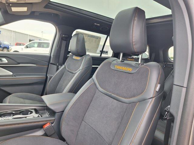 New 2026 Carbonized Gray Metallic Ford Tremor image 10