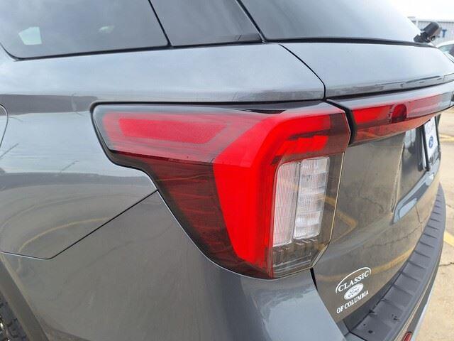 New 2026 Carbonized Gray Metallic Ford Tremor image 32