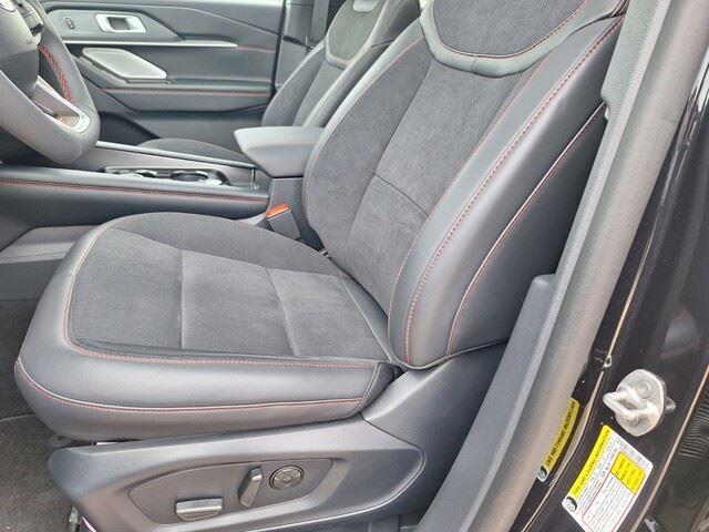 New 2026 Agate Black Metallic Ford ST image 9