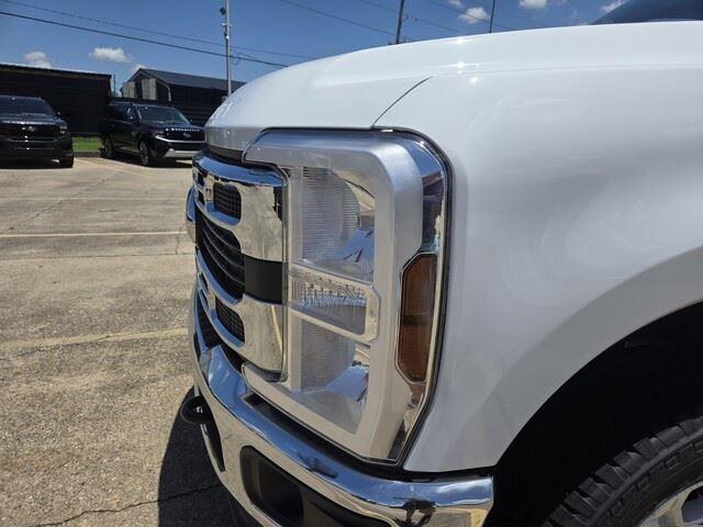 New 2026 Oxford White Ford XLT image 10