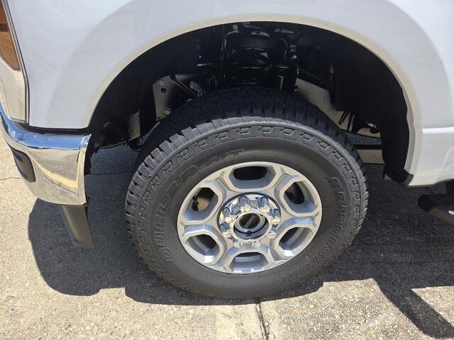 New 2026 Oxford White Ford XLT image 11