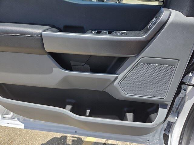 New 2026 Oxford White Ford XLT image 23
