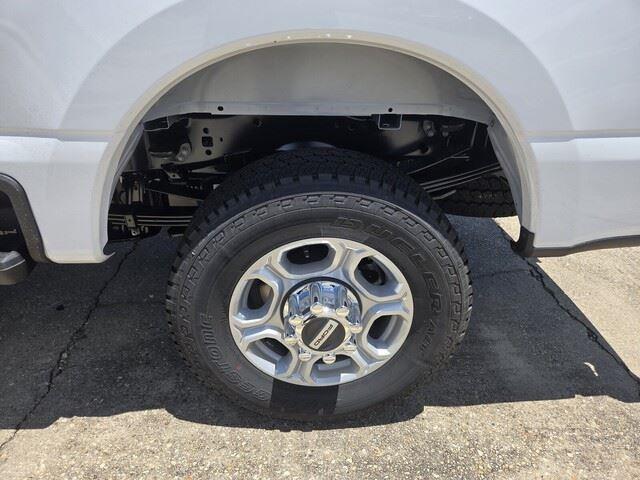 New 2026 Oxford White Ford XLT image 27