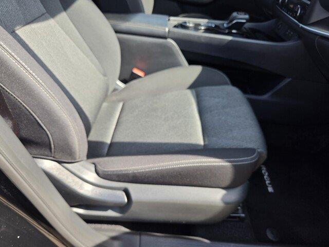 Used 2025 Super Black Nissan SV image 31