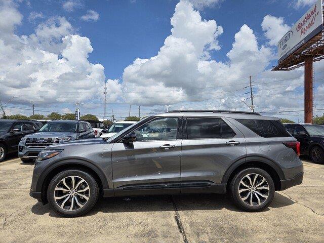 New 2026 Carbonized Gray Metallic Ford ST-Line image 2