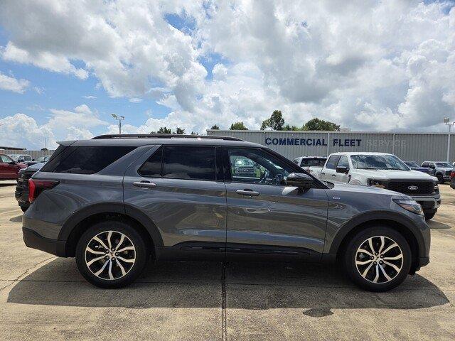 New 2026 Carbonized Gray Metallic Ford ST-Line image 6