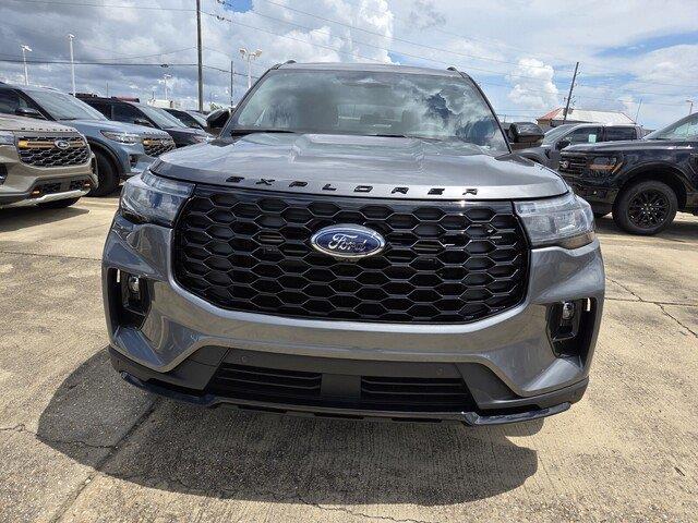 New 2026 Carbonized Gray Metallic Ford ST-Line image 8