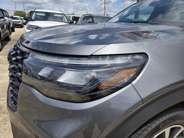 New 2026 Carbonized Gray Metallic Ford ST-Line image 10