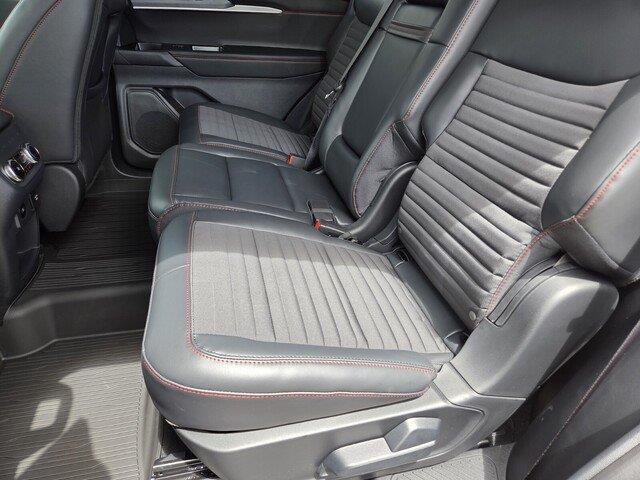 New 2026 Carbonized Gray Metallic Ford ST-Line image 25
