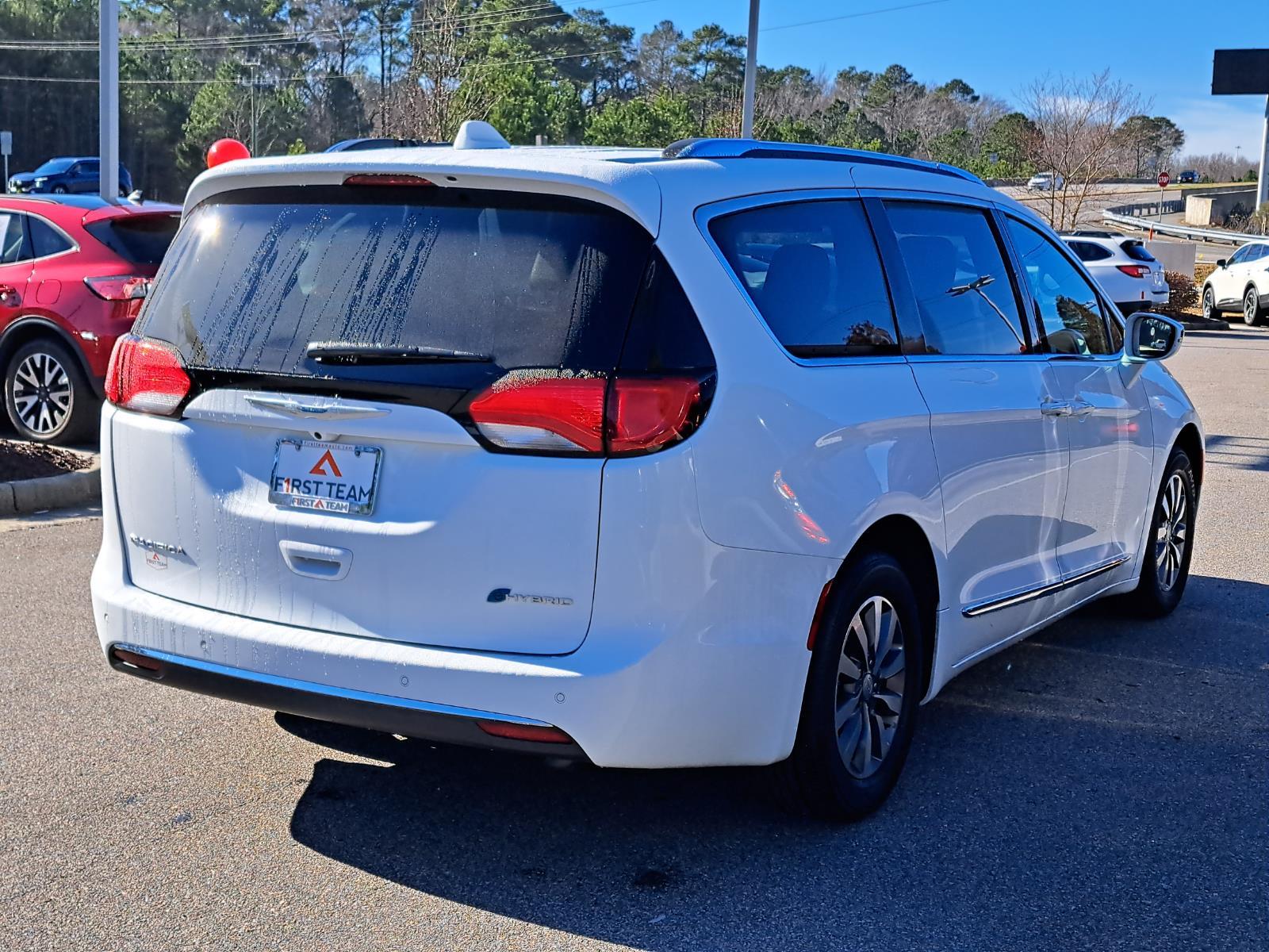 2020 Chrysler Pacifica Hybrid Limited Sports Van Front Wheel Drive 4