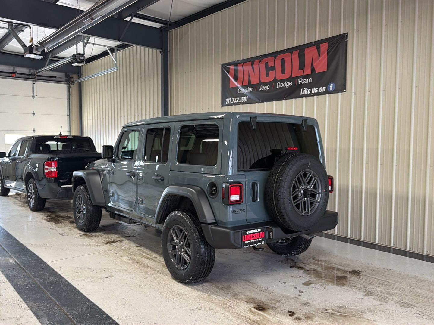 View vehicle photo 3