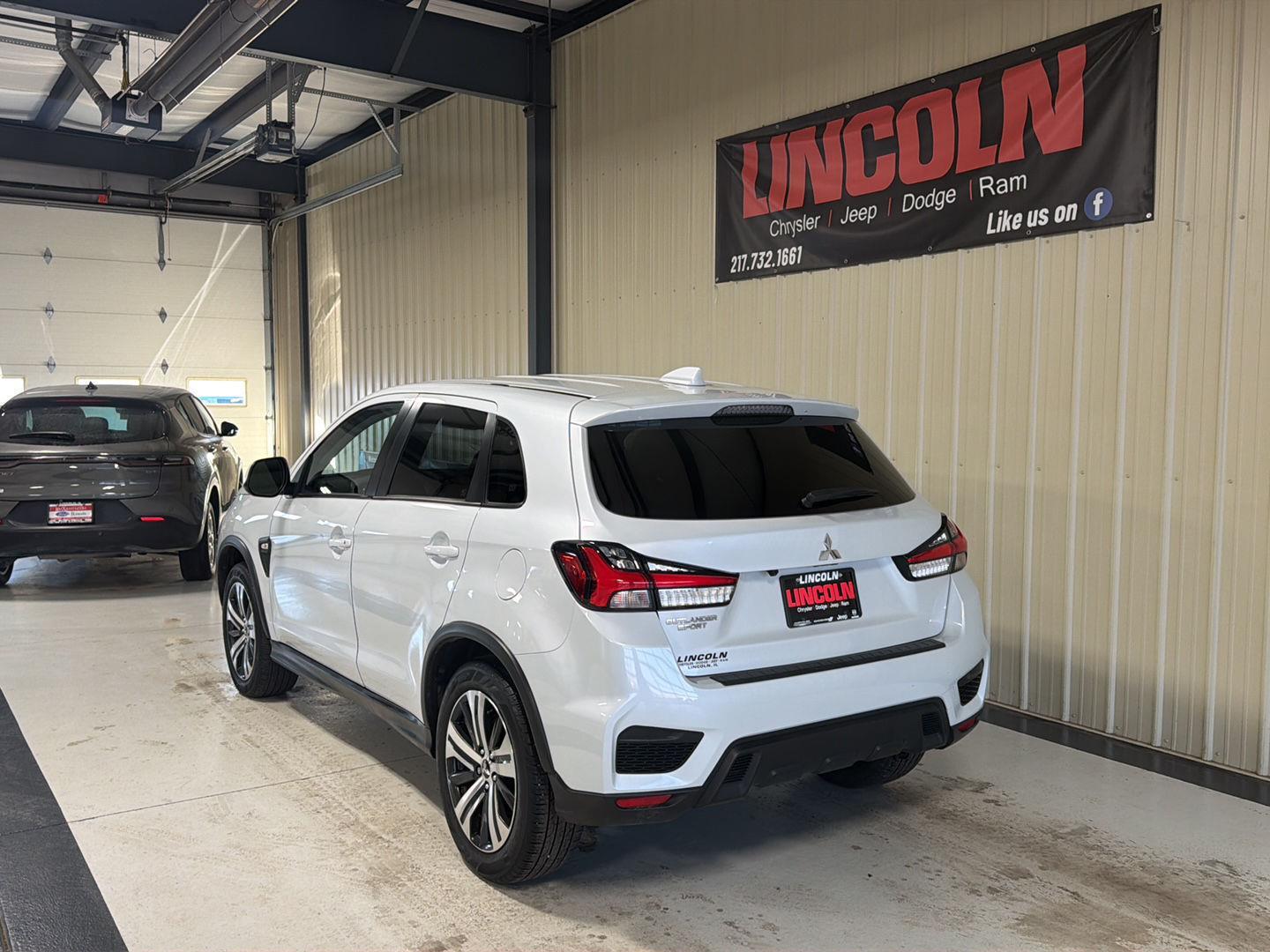 View vehicle photo 3