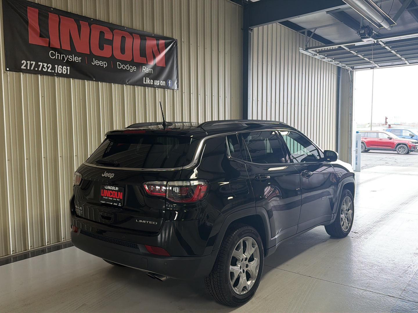 View vehicle photo 6