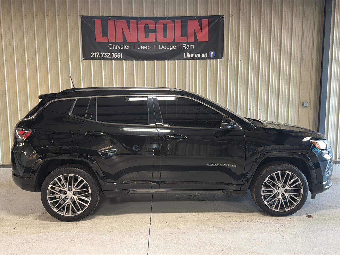 View vehicle photo 5