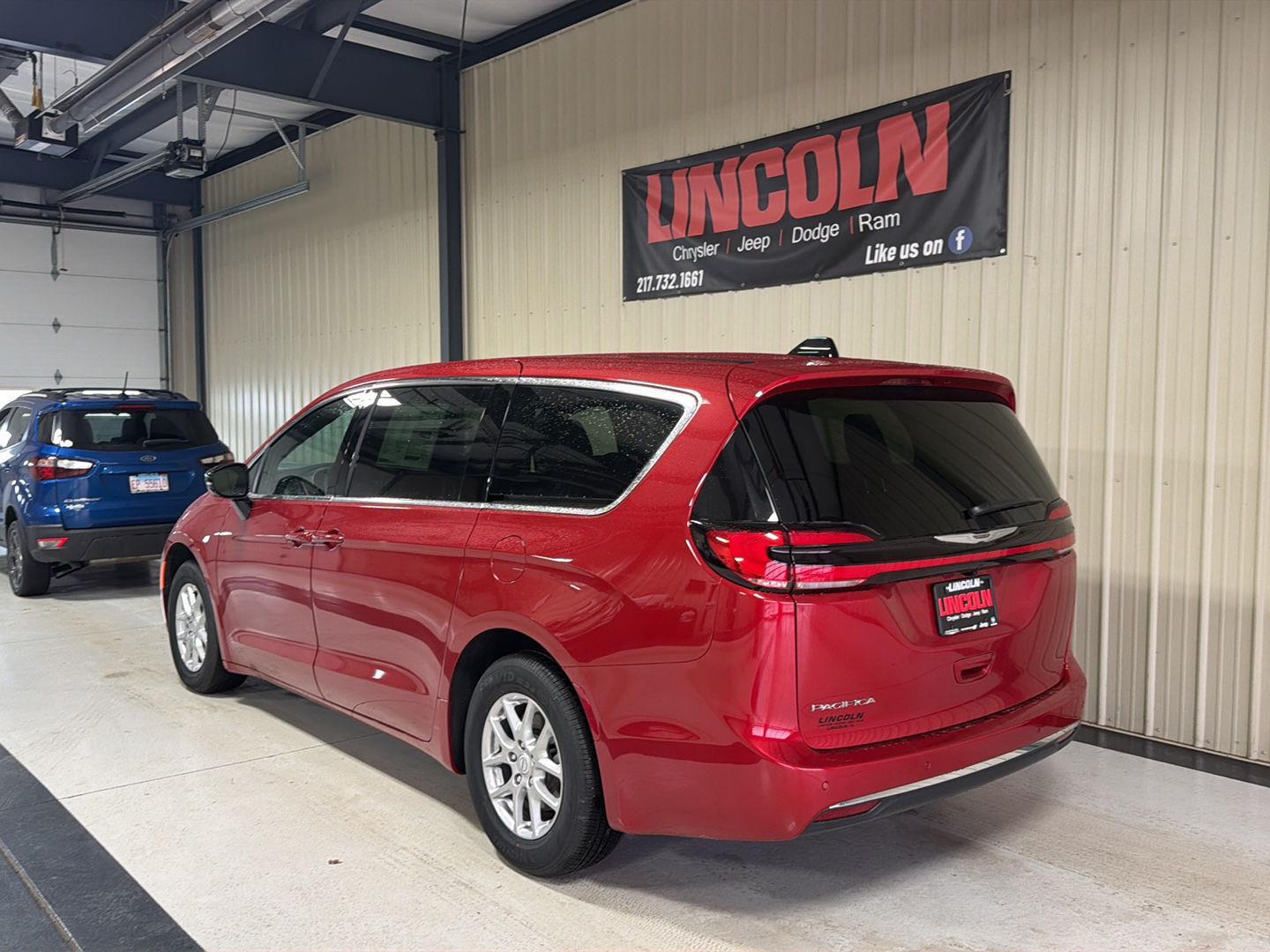 View vehicle photo 3