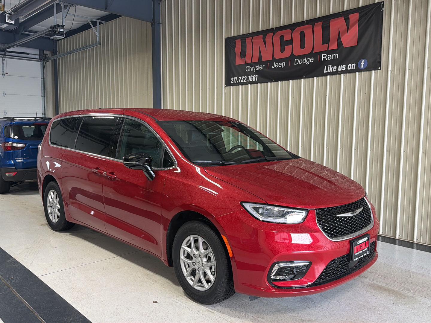 View vehicle photo 4