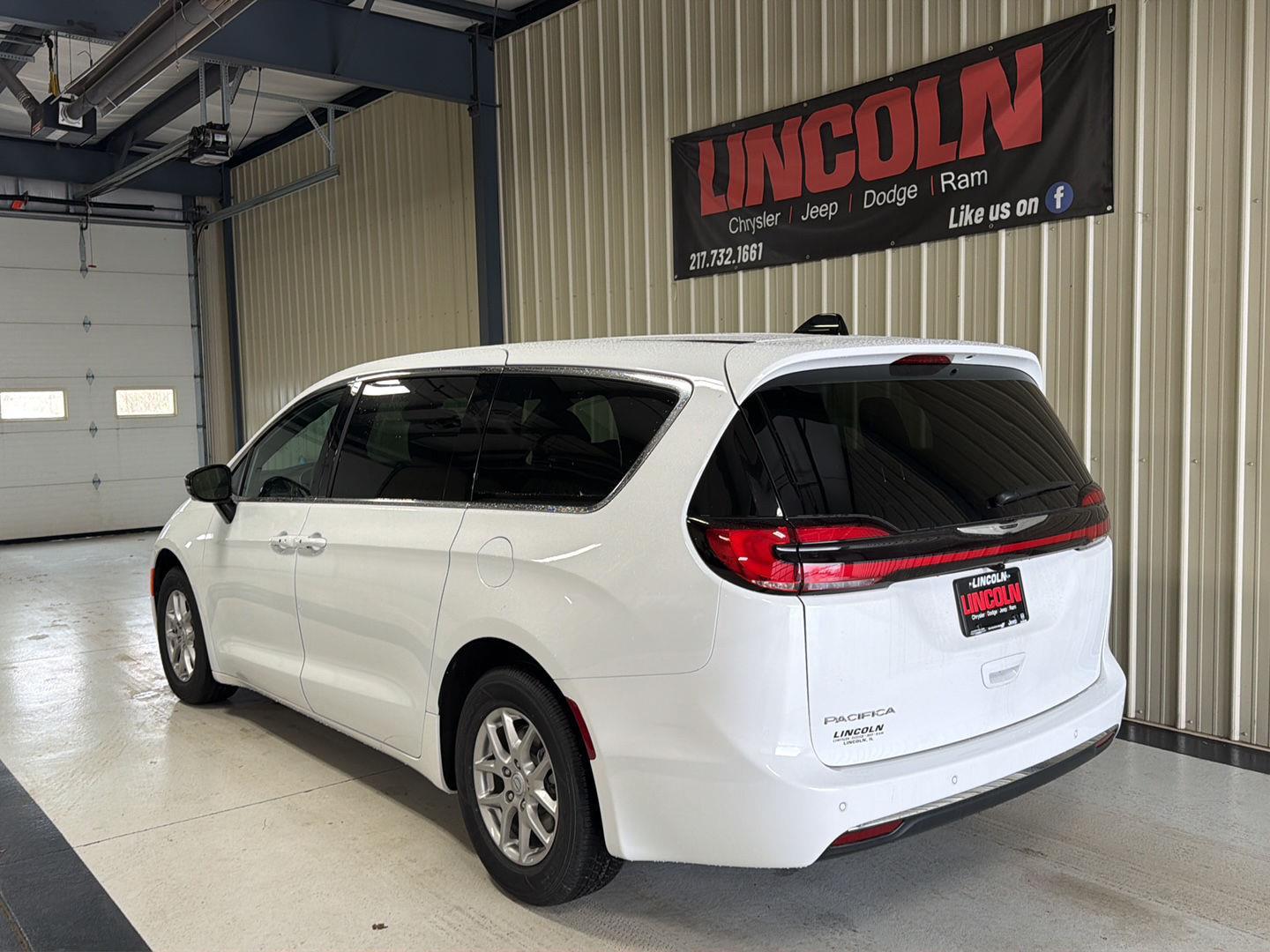 View vehicle photo 3