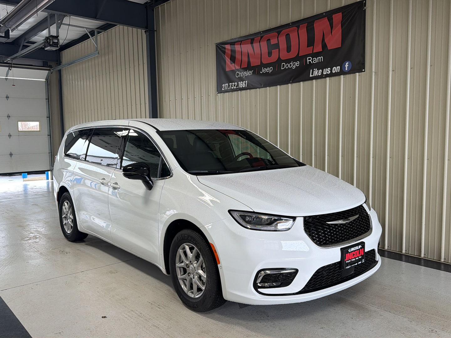 View vehicle photo 4