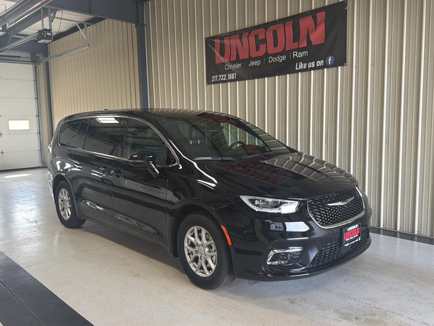 View vehicle photo 4