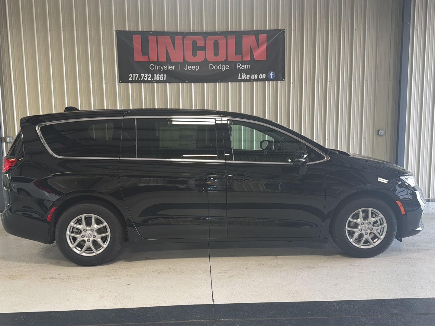 View vehicle photo 5