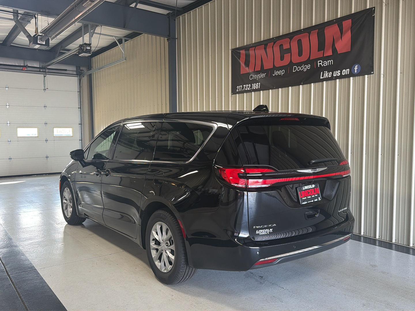 View vehicle photo 3