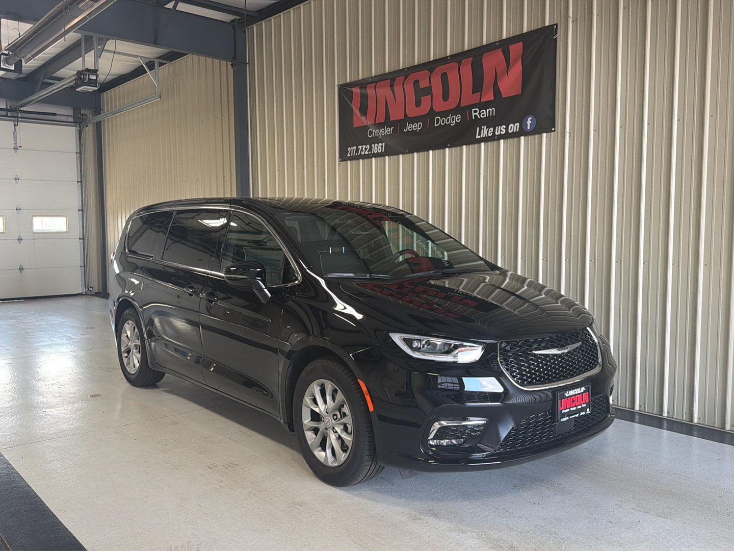 View vehicle photo 4