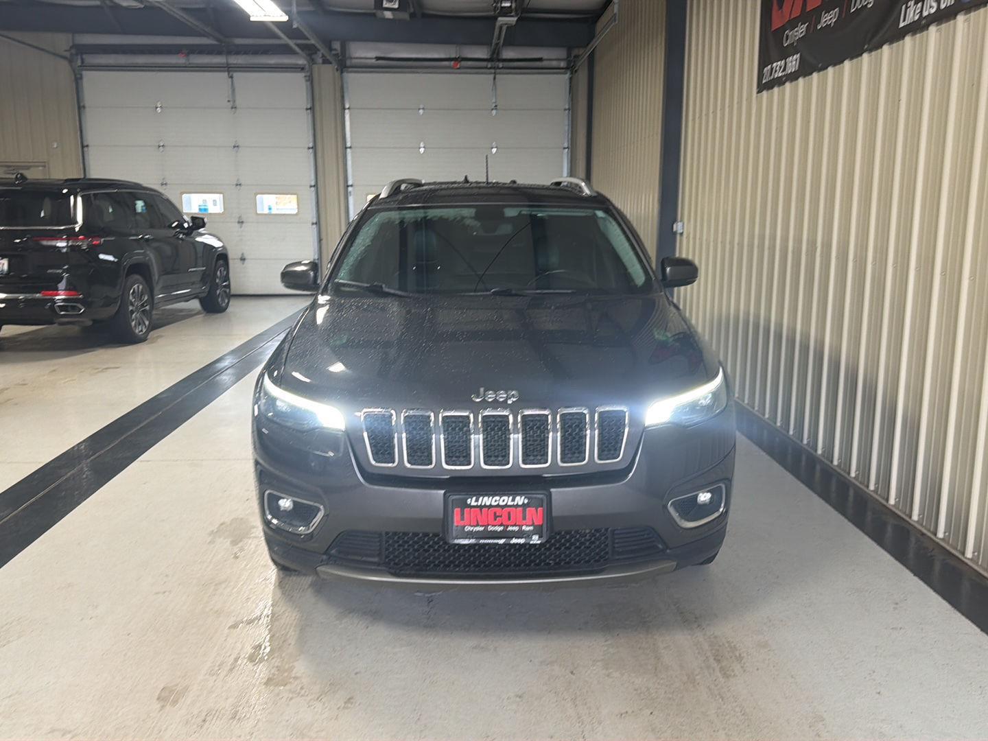 View vehicle photo 7