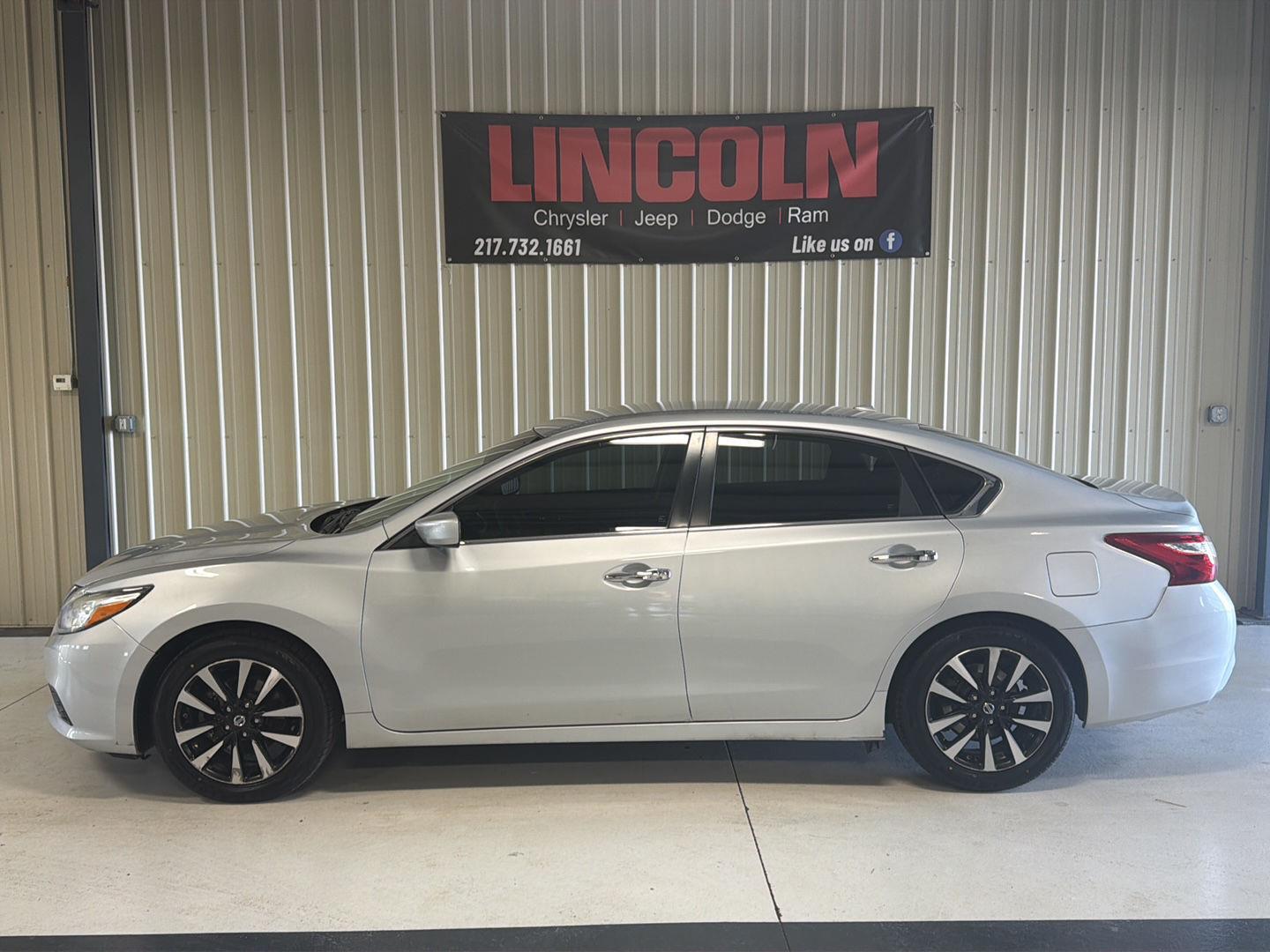 View vehicle photo 2